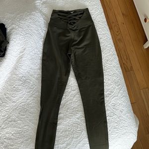 Bombshell ext back leggings